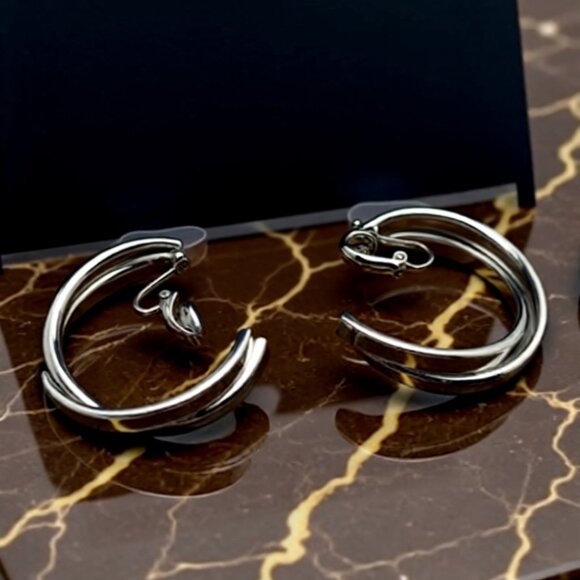 new directions Jewelry - Stylish Silver-Toned Clip-On Earrings – Elegant Design for Any Occasion